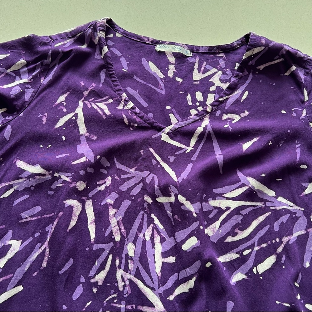 Purple tunic with white accent and softened v-neck - Picture 2 of 4